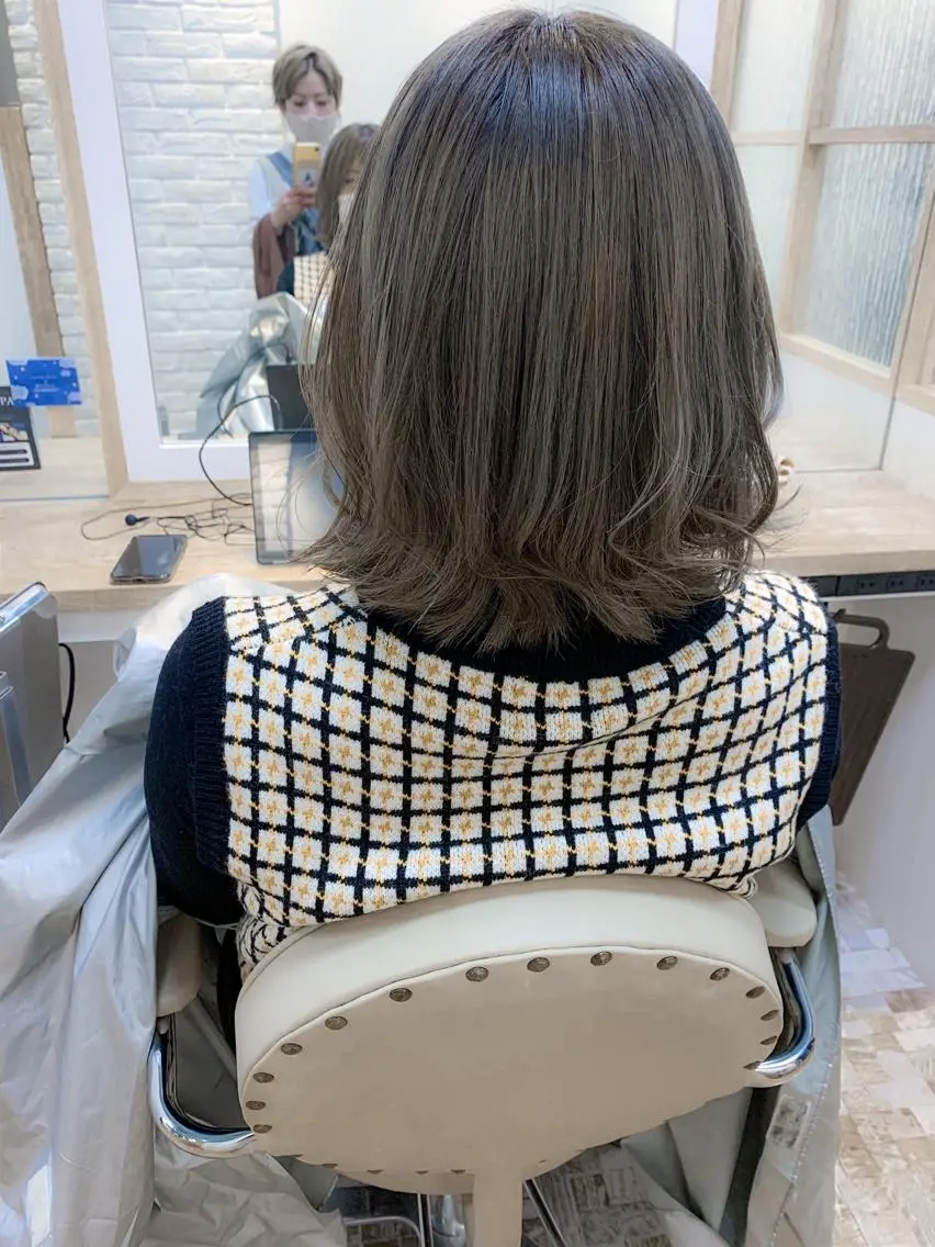 ミディアム カラー Luxbe hakataのヘアスタイル