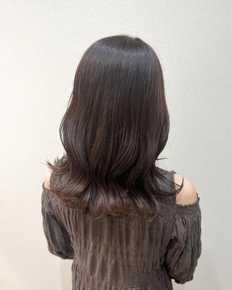 ミディアム カット ヘアカラー トリートメント ヘッドスパ mina .のヘアスタイル