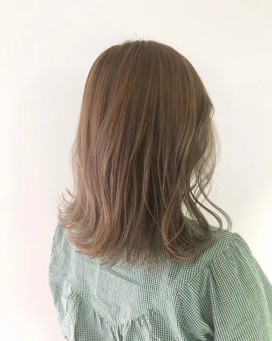 ミディアム カラー ベージュカラー ブリーチ ケアブリーチ ミルクティーベージュ ヘアカラー トリートメント 🍊新宿南口🍊 ERINAのヘアスタイル