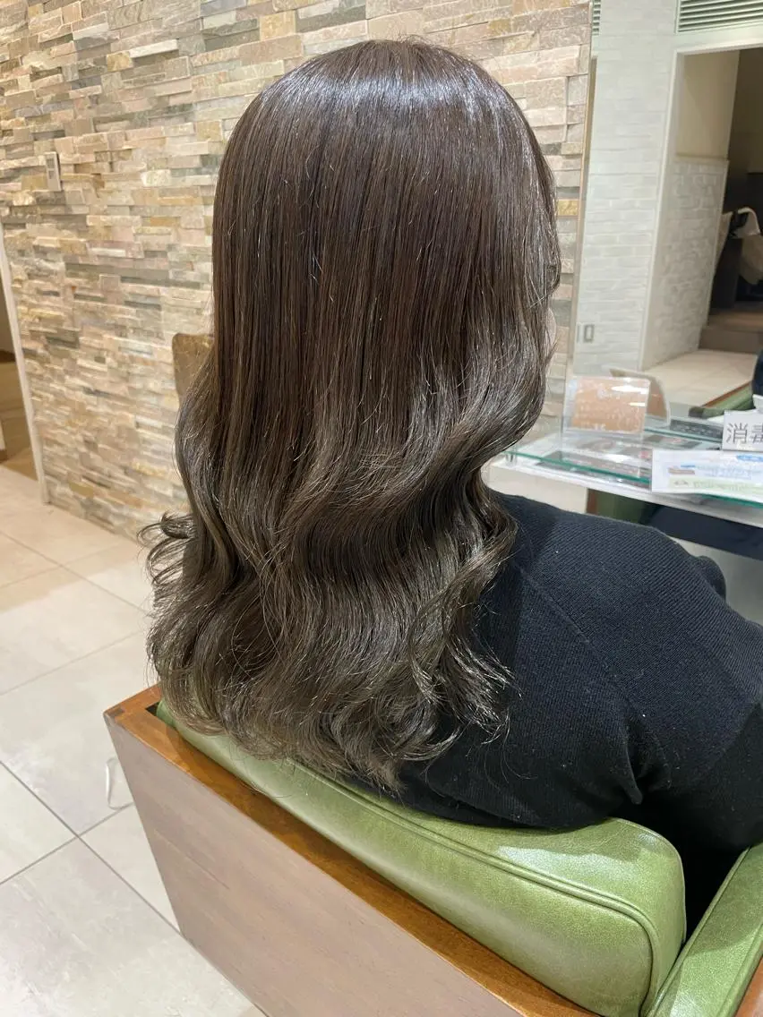 カラー ベージュカラー オリーブベージュ カット ヘアカラー トリートメント 石渡このみ 🍊レイヤーカットのヘアスタイル