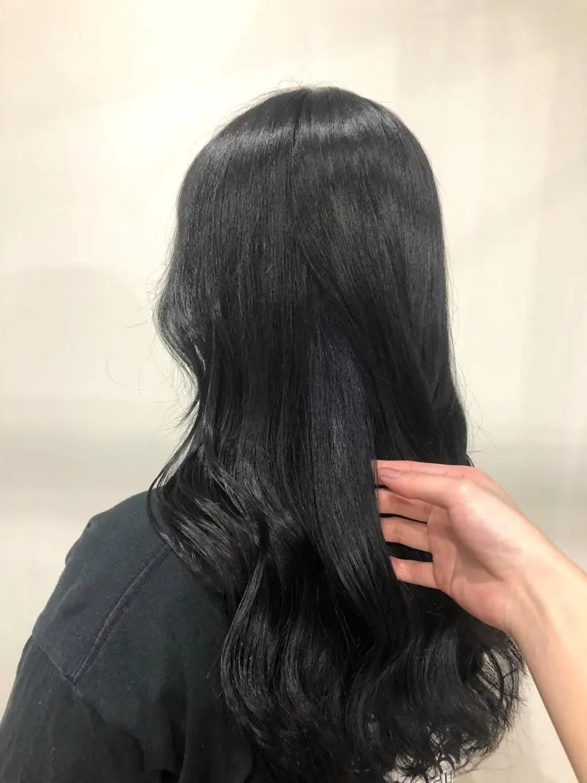 カラー ヘアカラー white.梅田 デザインカラー🦄のヘアスタイル