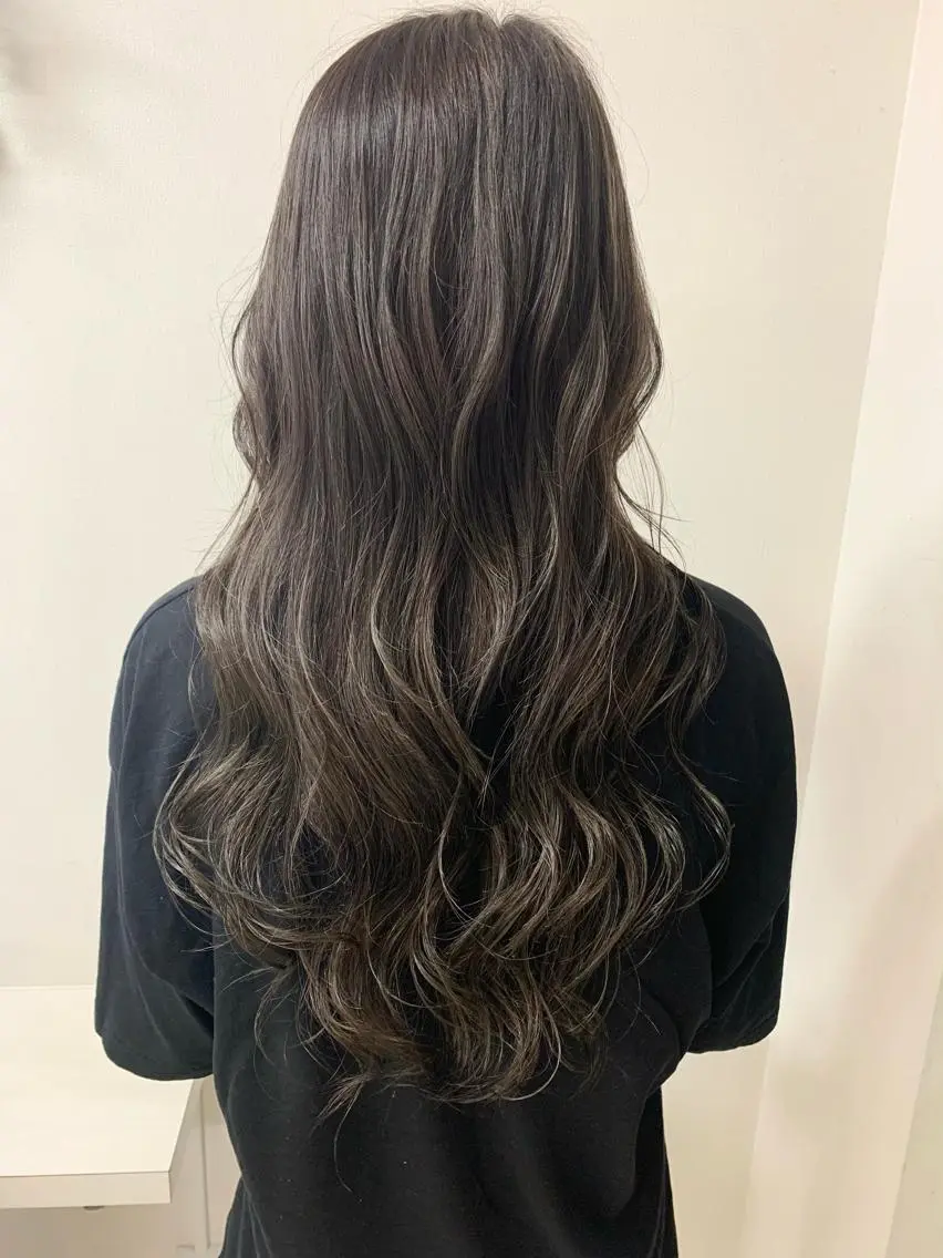 ロング カラー グレージュ ハイライトカラー ハイライト ヘアカラー トリートメント 優花/ハイトーン /デザインカラーのヘアスタイル