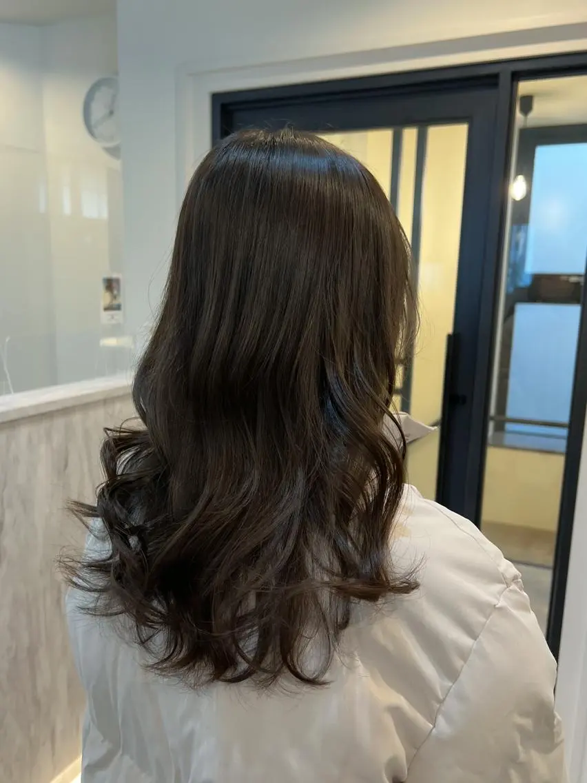 ロング カラー 透明感カラー グレージュ オリーブグレージュ オリーブグレー カット ヘアカラー 工藤 梨花のヘアスタイル
