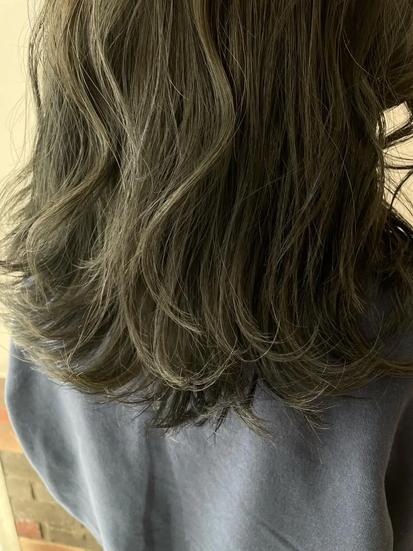 ロング カラー 透明感カラー 🩶🩵🩷AIRIのヘアスタイル