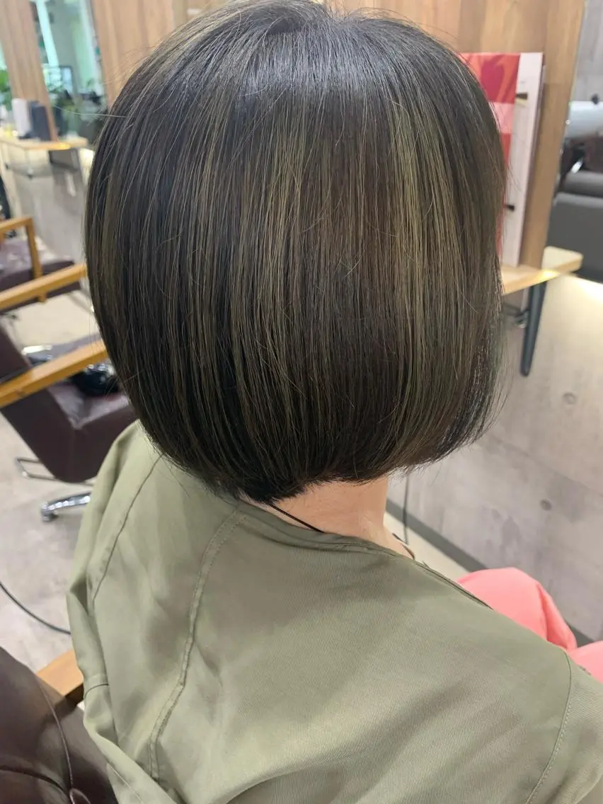 ショート カラー バレイヤージュ ブリーチ ケアブリーチ ダブルカラー イヤリングカラー ヘアカラー memento 斎藤大覚のヘアスタイル