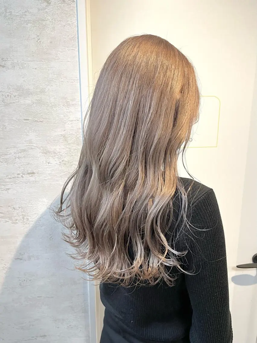 ロング カラー ブリーチ 👑髪質改善カラー 中垣斗希のヘアスタイル