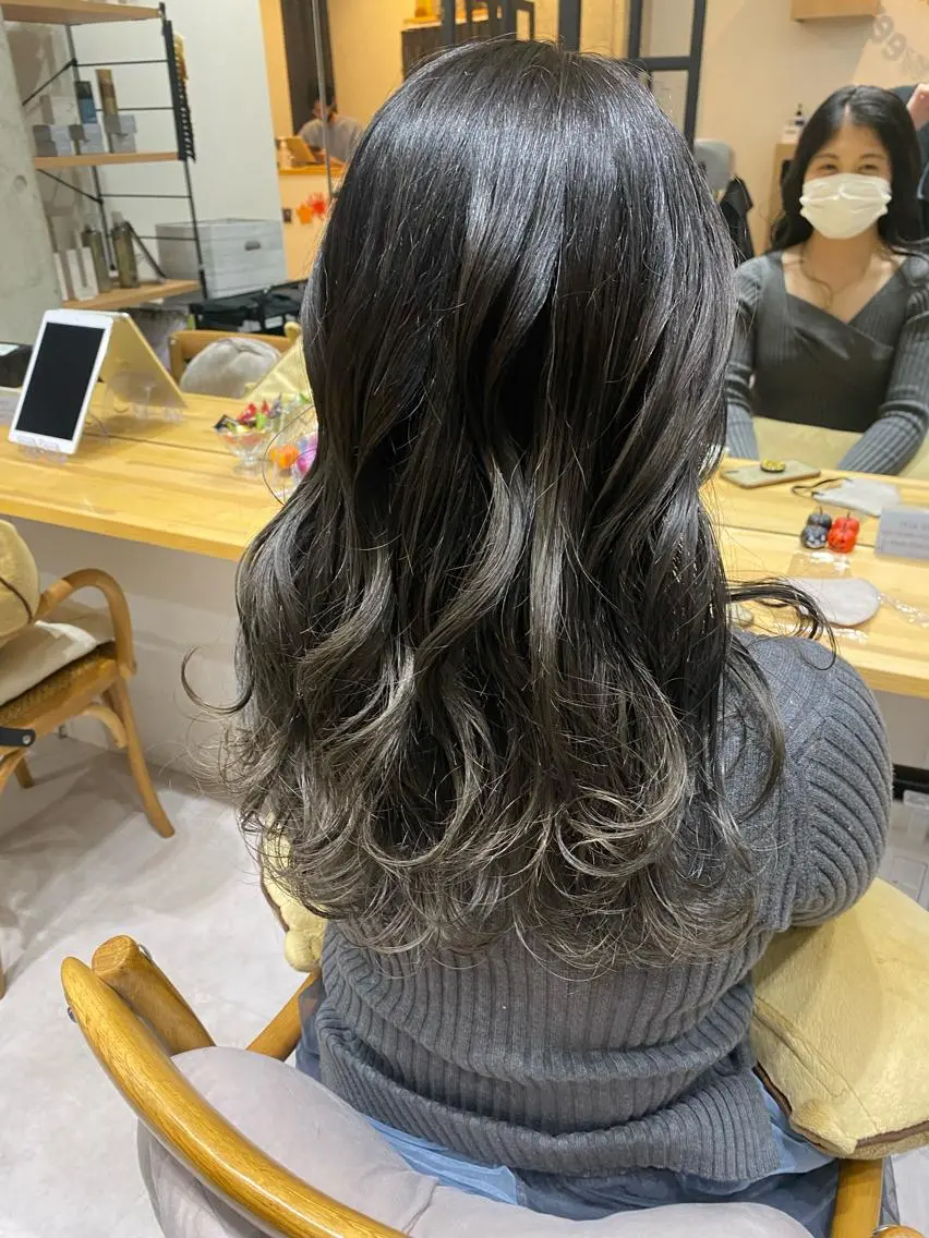 セミロング カラー ヘアカラー トリートメント 似合う髪型見つけます AYAKAのヘアスタイル