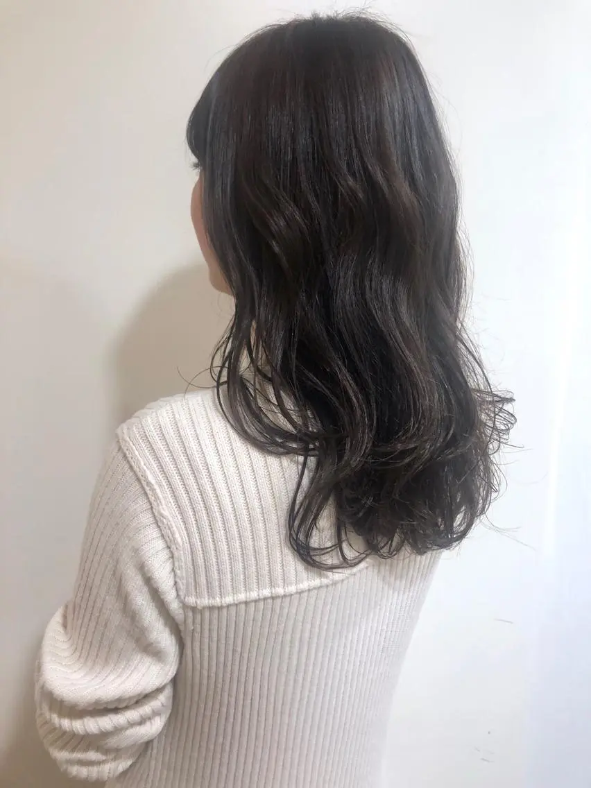 ロング カラー カット ヘアカラー トリートメント MIOベージュカラー 柔らかいカラーのヘアスタイル