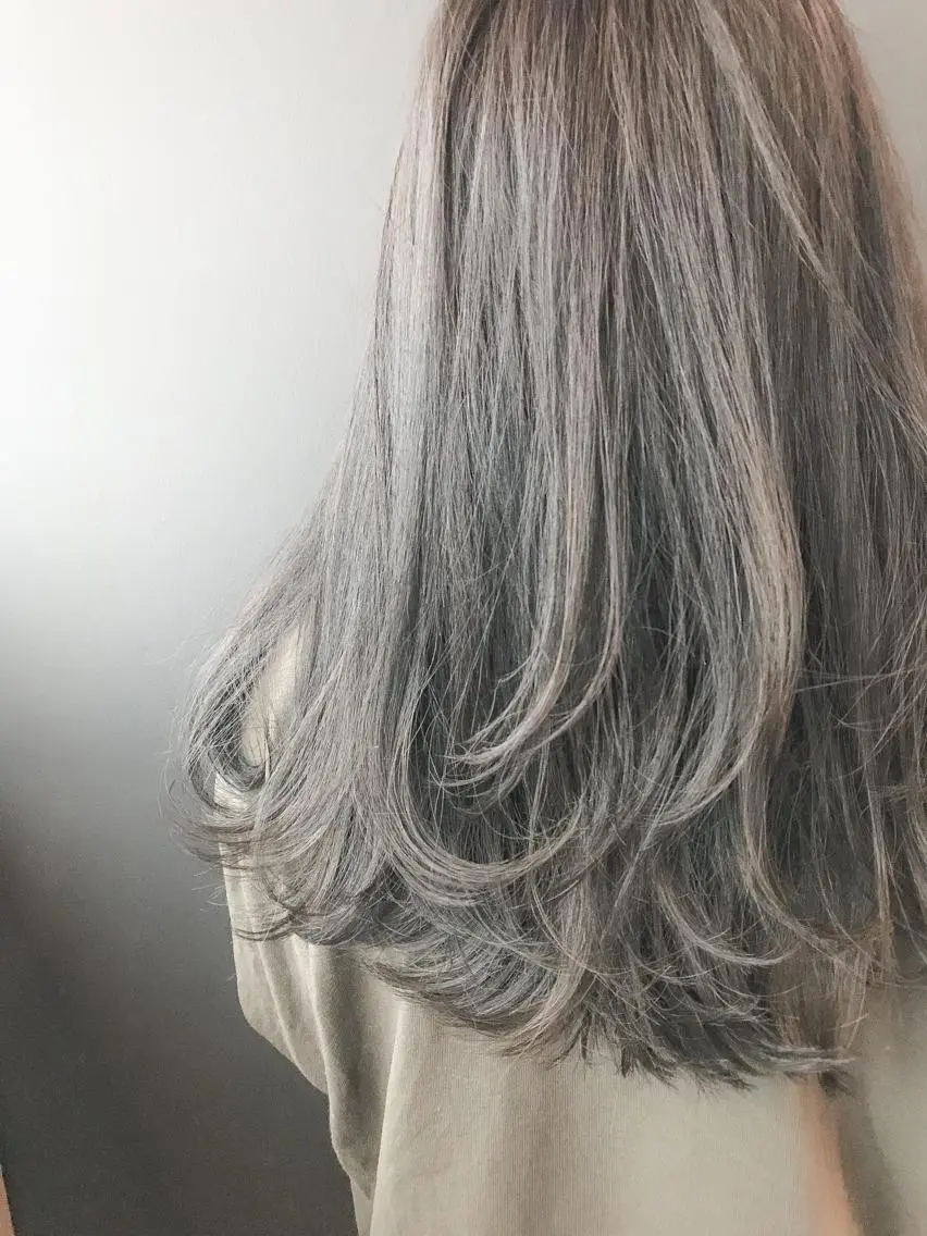 セミロング カラー ブルーカラー ブルージュ ヘアカラー BOX mico.のヘアスタイル