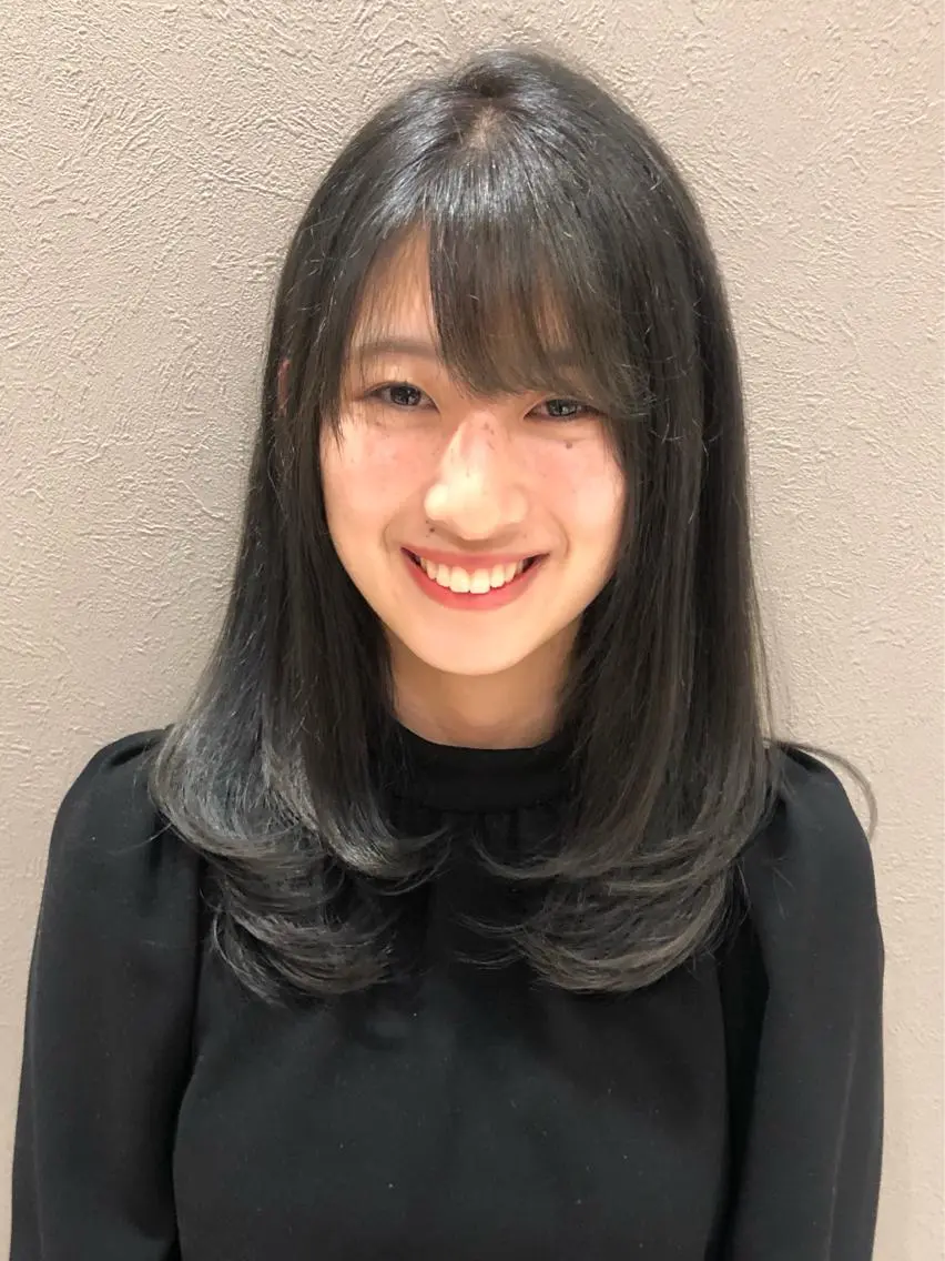 ミディアム カラー アッシュ アッシュグレー レイヤーカット ディレクター ノナカのヘアスタイル