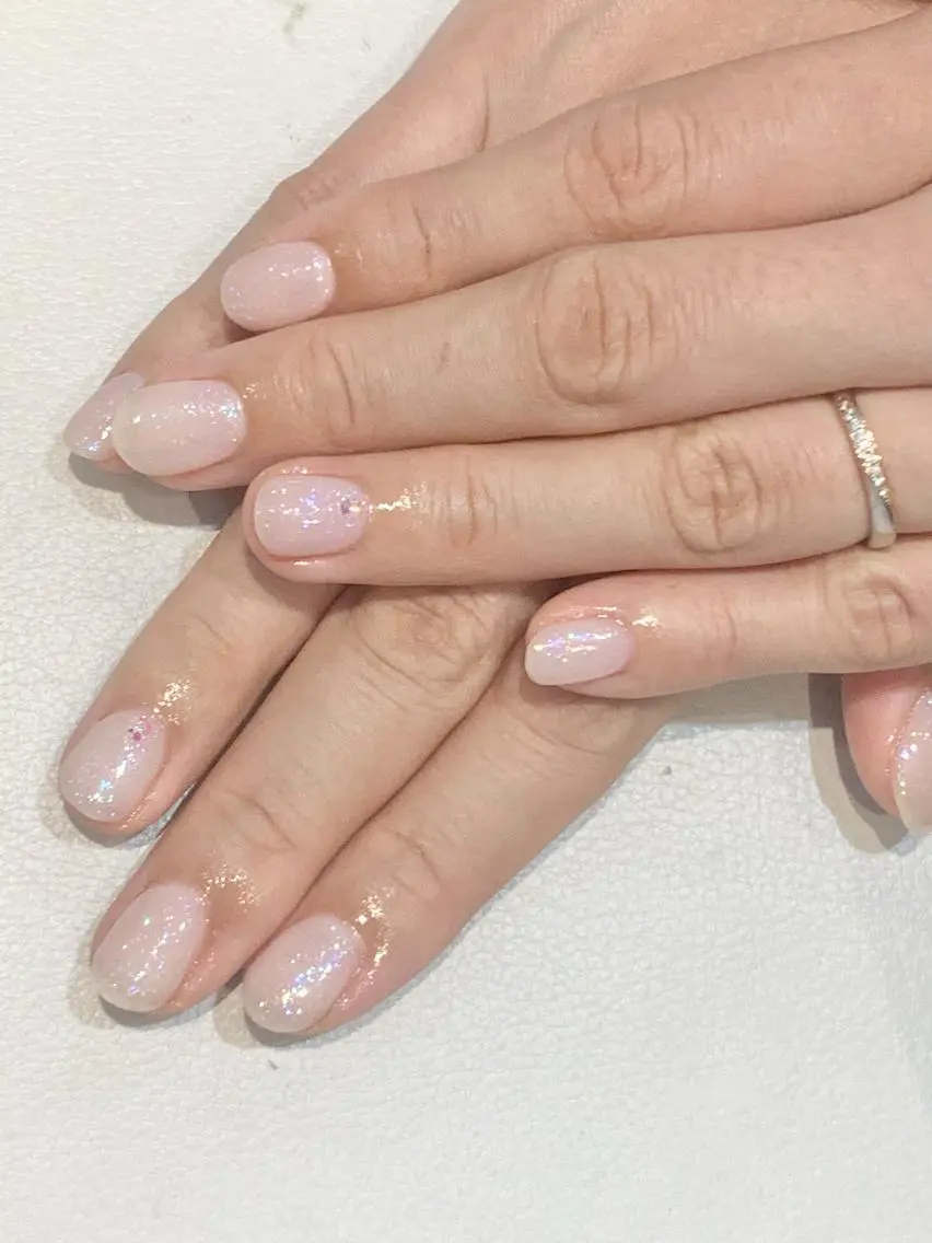 ネイル ホログラムネイル ホワイト うるま市サロン Yuko Izawaのネイルデザイン