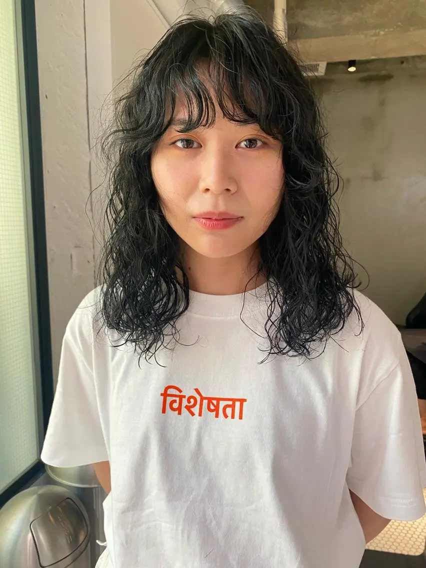ミディアム カラー パーマ ヘアアレンジ メンズ キッズ ネイル マツエク・マツパ アイブロウ ミディアムパーマ メンズパーマ 眉カラー パーマスタイル🔅 sayacaのヘアスタイル