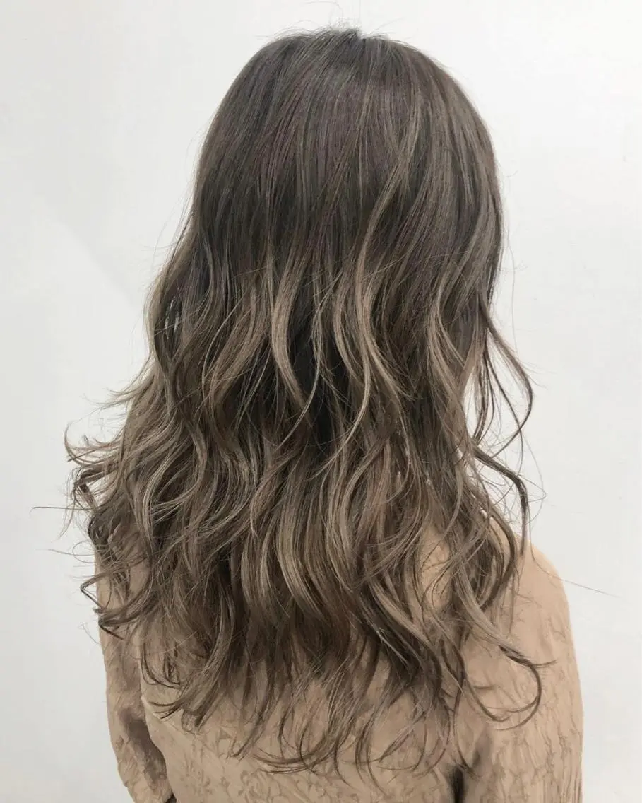 ロング カラー グレージュ 【公式】amble luxe池袋東口🩷のヘアスタイル