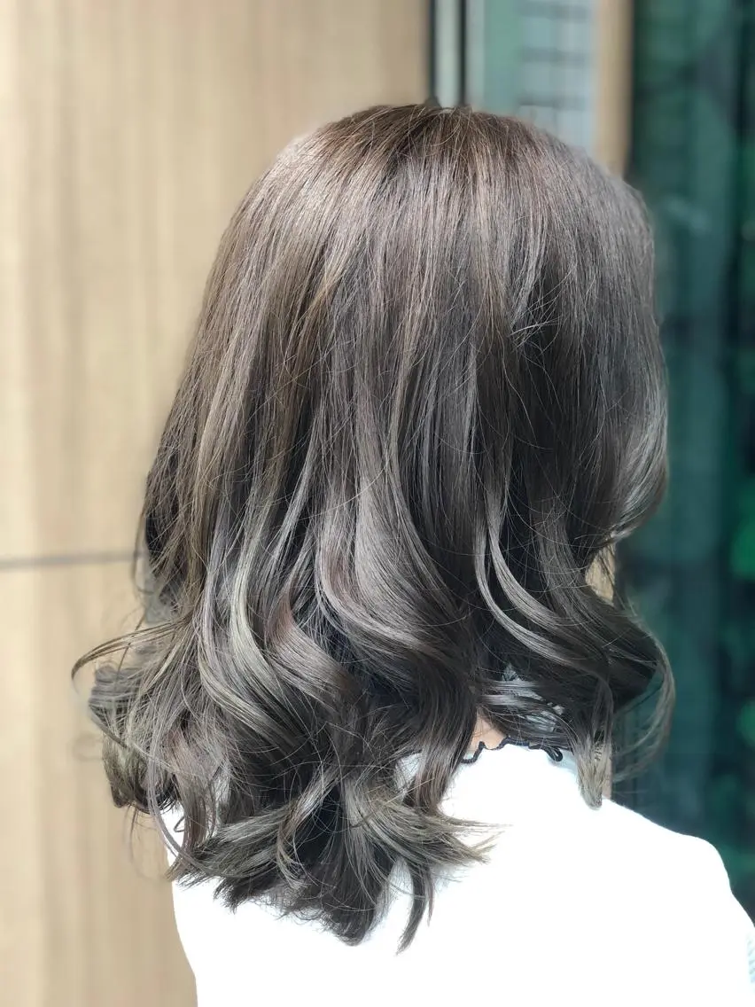 セミロング アッシュ ハイライト ドラマ大好き 美容師hideyaのヘアスタイル