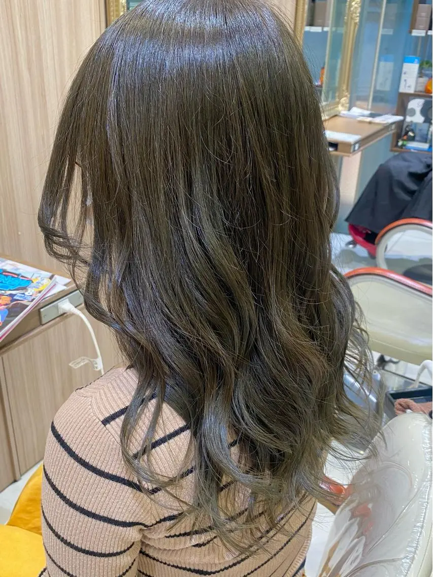 ロング カラー 古川 琴美のヘアスタイル