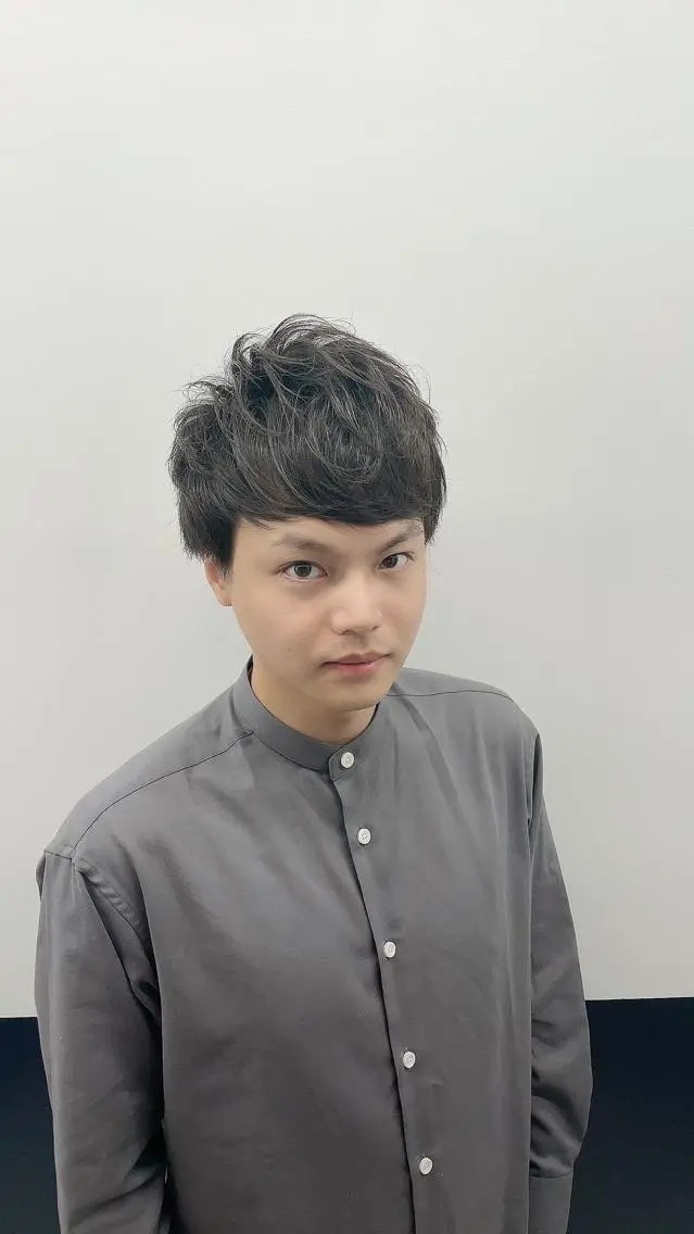ショート メンズ センターパート フェードカット マッシュ メンズパーマ スキンフェード YOSHI 吉田圭祐のヘアスタイル