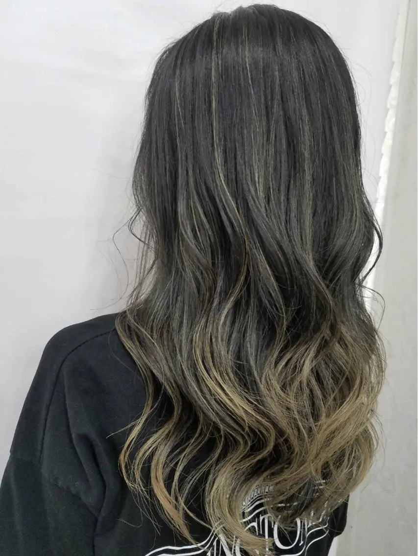 ロング カラー ✴️Siesta✴️ 髪質改善艶カラーのヘアスタイル