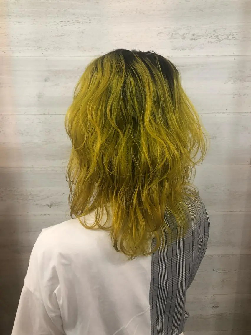 セミロング カラー イエローカラー 女性リピ90%🍨 🩷佐藤みずきのヘアスタイル