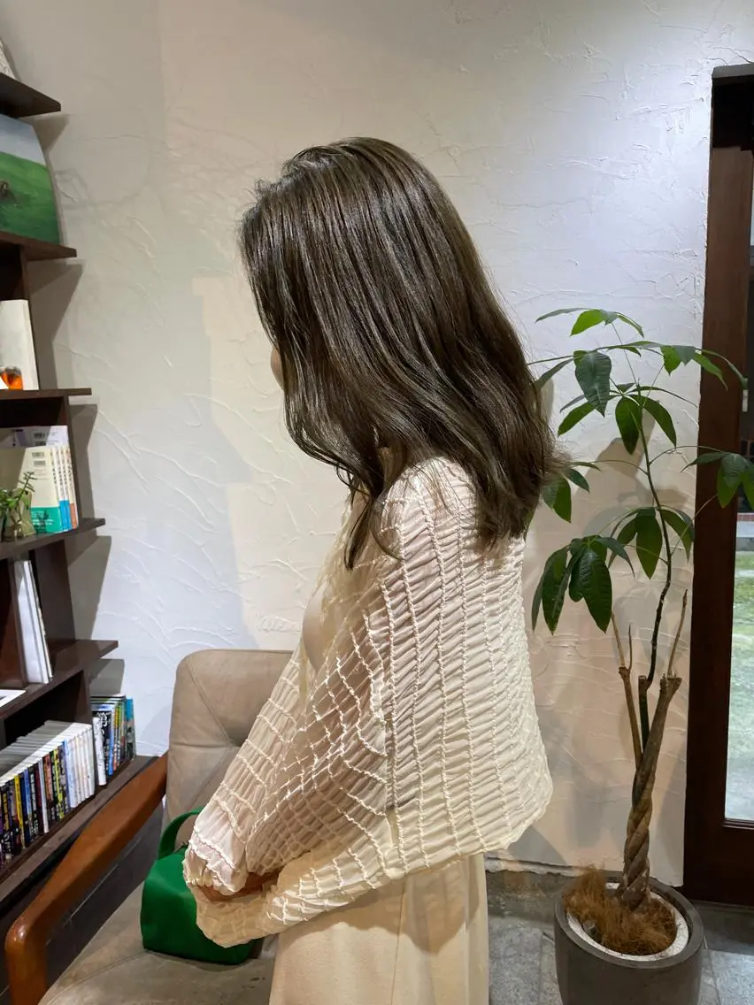 セミロング カラー 高橋 愛美のヘアスタイル