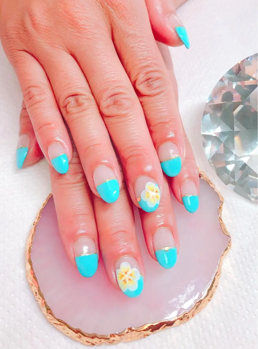 ネイル フレンチネイル ハンドネイル CROWN プライベートサロンのネイルデザイン