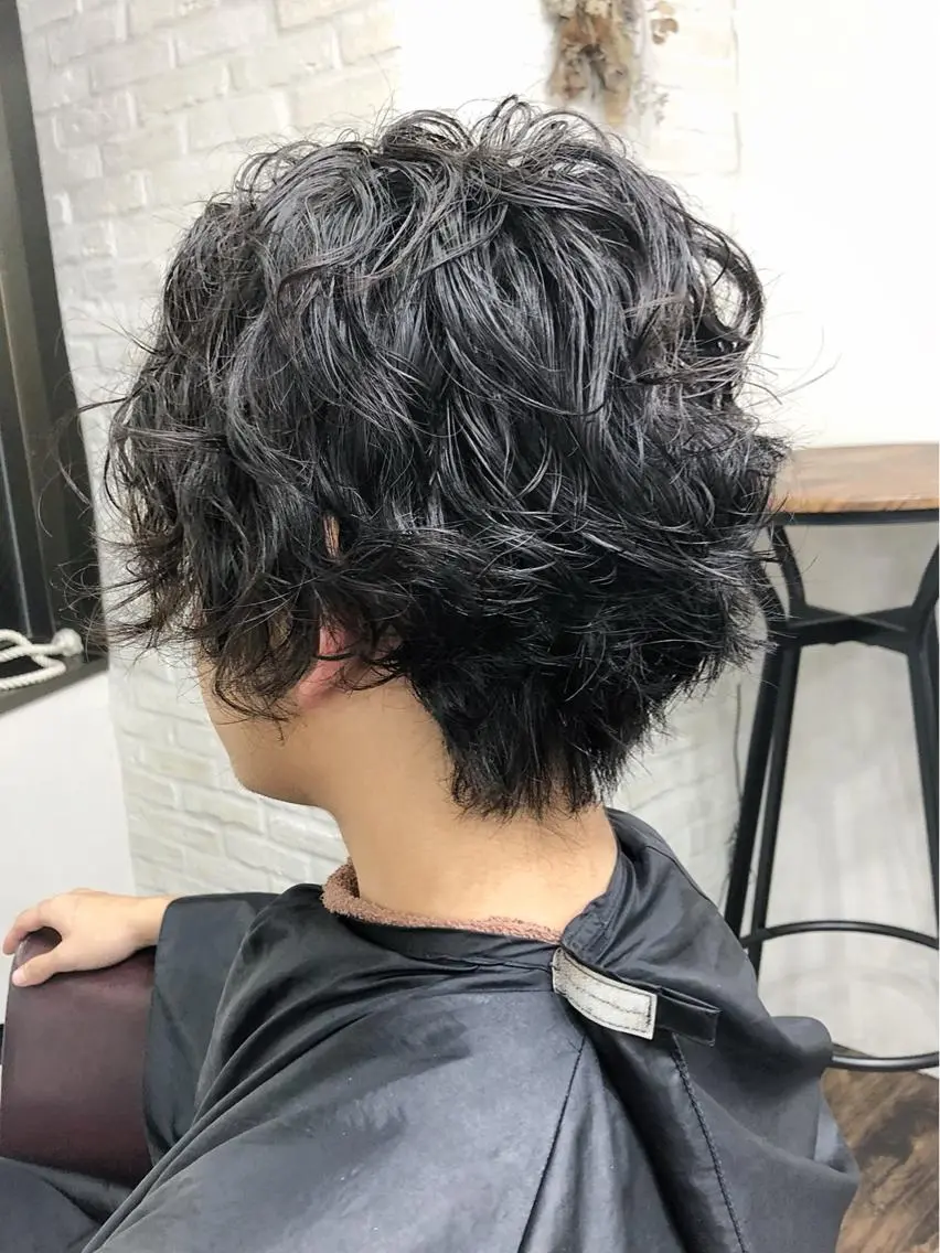ショート パーマ メンズ メンズパーマ スパイラルパーマ 白髪ぼかし大人メンズ 根本零のヘアスタイル