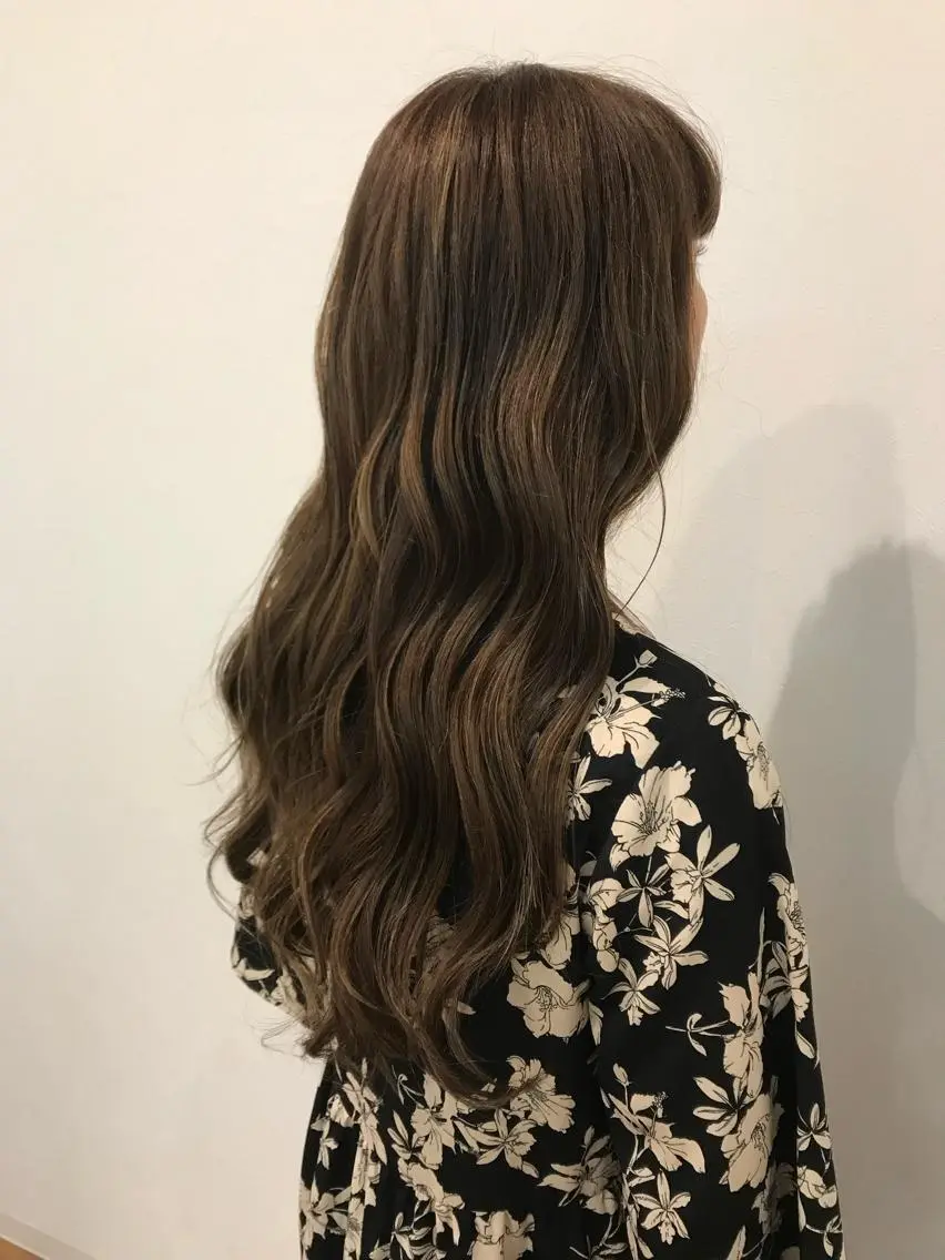 ロング カラー アッシュ ベージュカラー ハイトーンカラー 大人可愛いヘアー🌈 uta kanaのヘアスタイル