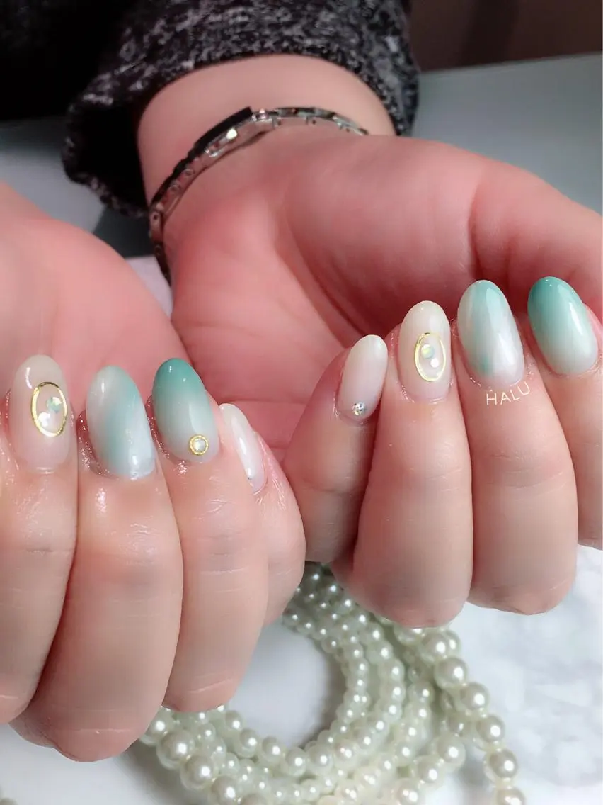 ネイル グリーン ニュアンスネイル HALU ハルのネイルデザイン