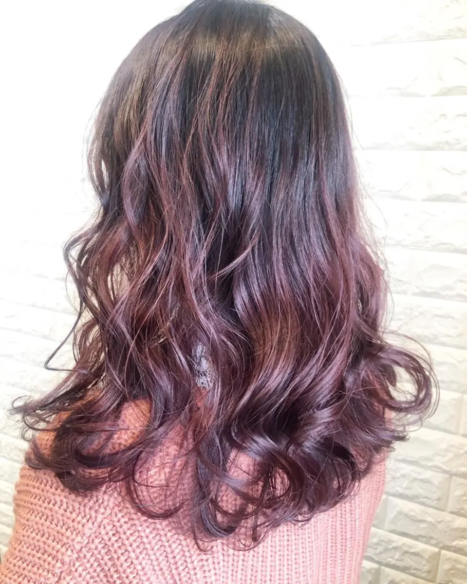セミロング カラー グラデーションカラー ピンクカラー 西本 夏美のヘアスタイル