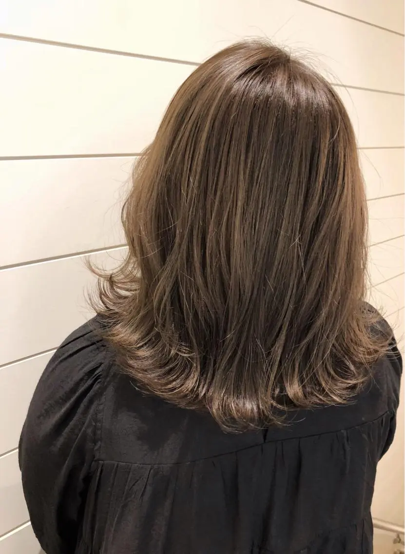 ミディアム カラー グレージュ カット ヘアカラー トリートメント 🍊新宿南口🍊 ERINAのヘアスタイル