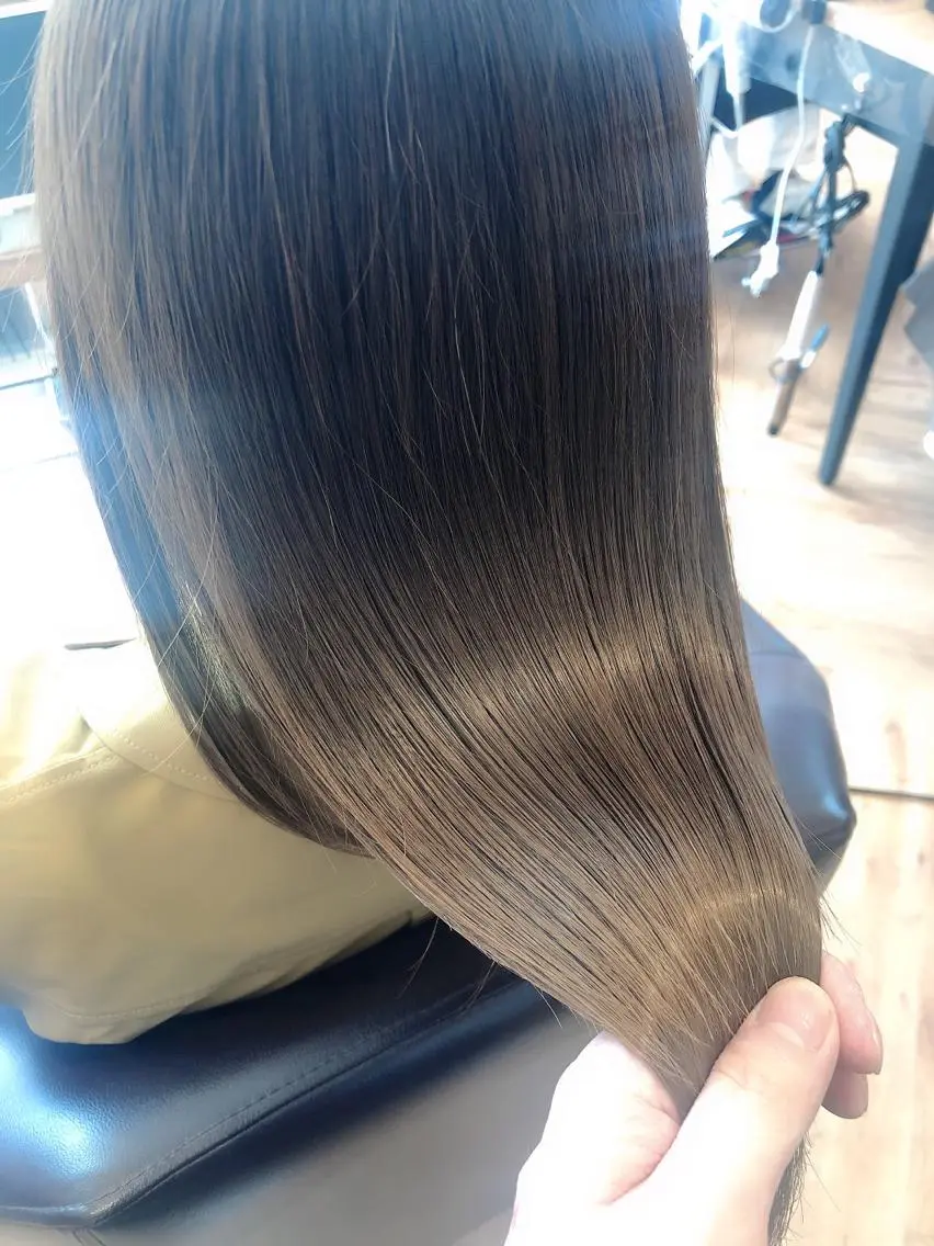 ロング カラー カット ヘアカラー トリートメント 韓国🇰🇷レイヤー 映える顔周り🩷のヘアスタイル