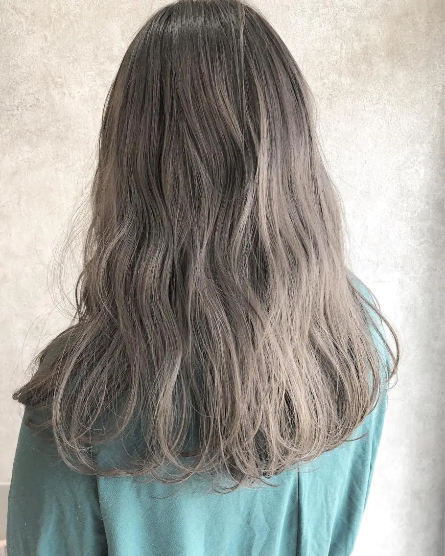 ロング カラー 顔周りレイヤーカット ブリーチminamiのヘアスタイル