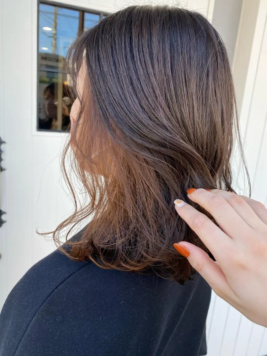 ミディアム カラー ブラウンカラー イヤリングカラー グレージュ オレンジ オレンジブラウン カット ヘアカラー トリートメント 西村 美羽のヘアスタイル