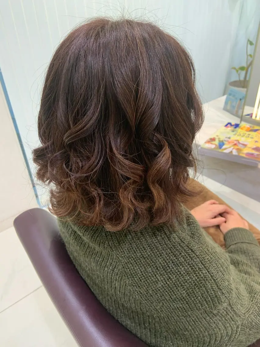 ショート カラー パーマ ハイライトカラー ハイライト デジタルパーマ ハイトーンカラー🤍 山下 優華のヘアスタイル