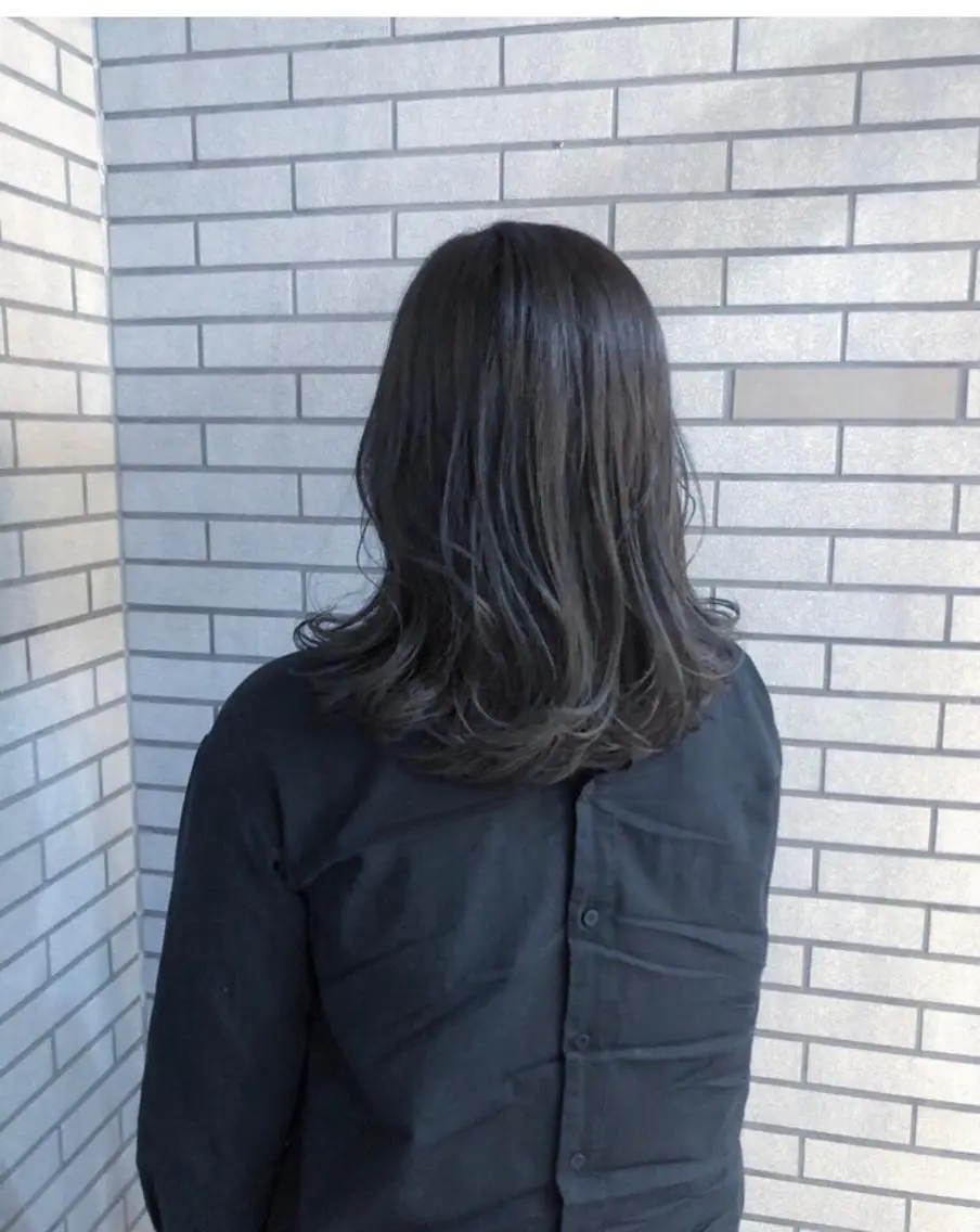 ミディアム カラー アッシュ ブルーカラー ブルーアッシュ 透明感カラー 中村 よしひでのヘアスタイル