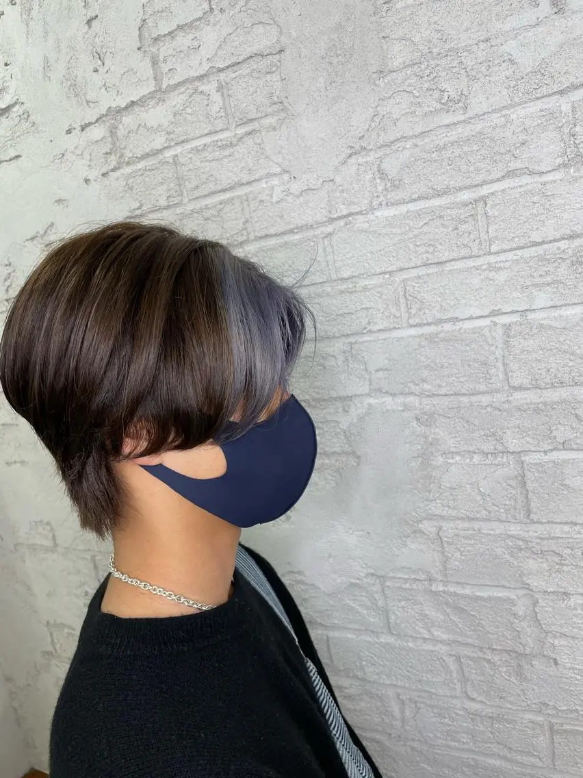 ショート カラー メンズ センターパート ミストバング ブルーカラー  フェイスフレーミング ブリーチ特化 ハイトーンRYOYAのヘアスタイル
