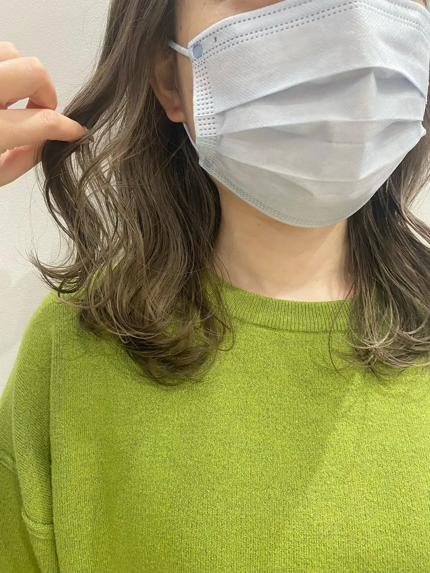 ロング カラー ベージュカラー イヤリングカラー ブリーチ指名 NO1🌈SAKIのヘアスタイル