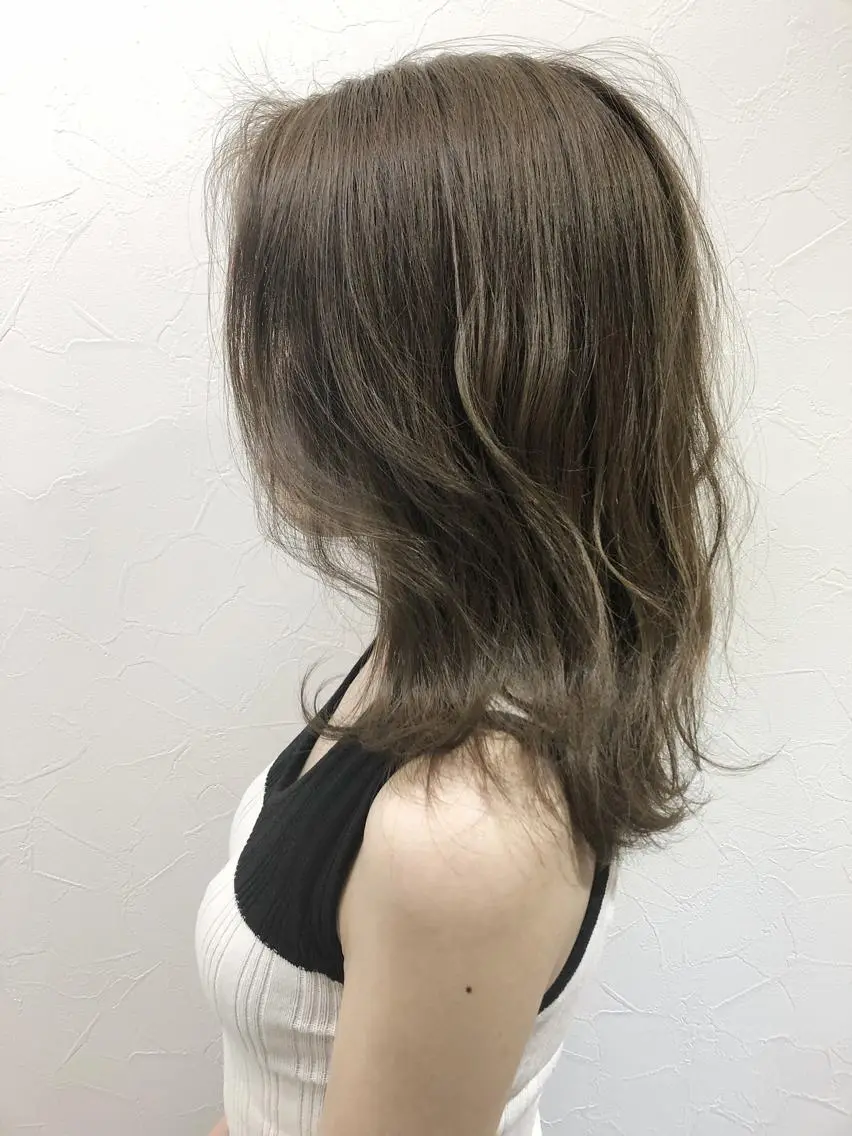 ミディアム カラー ヘアアレンジ ネイル マツエク・マツパ アディクシーカラー ブリーチ 透明感カラー エドルカラー ハイライトカラー ヘアカラー 夜23時まで予約🉑 reverieあきらのヘアスタイル