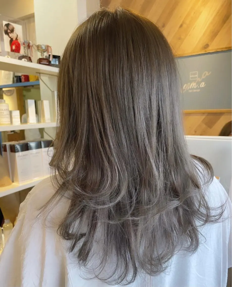 ミディアム カラー アッシュ オリーブアッシュ カワシマ セイカのヘアスタイル