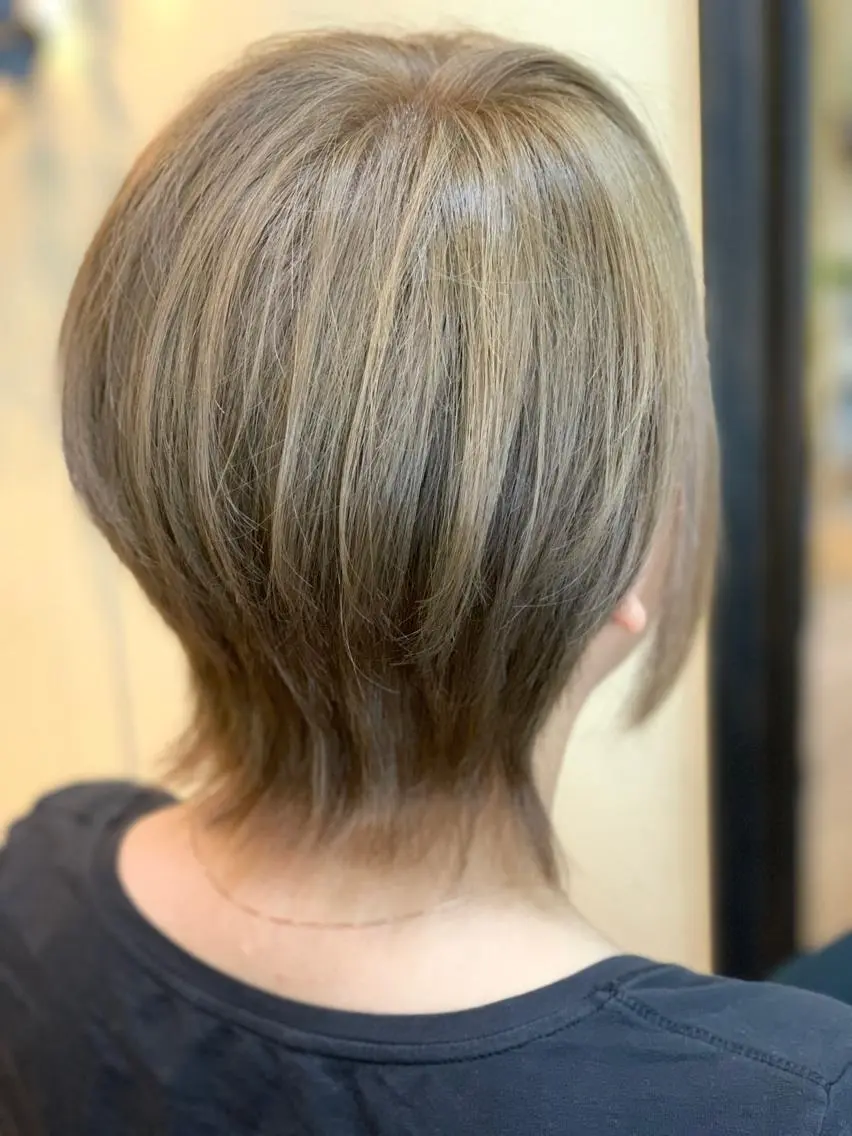 ショート カラー 鶴見 和美のヘアスタイル