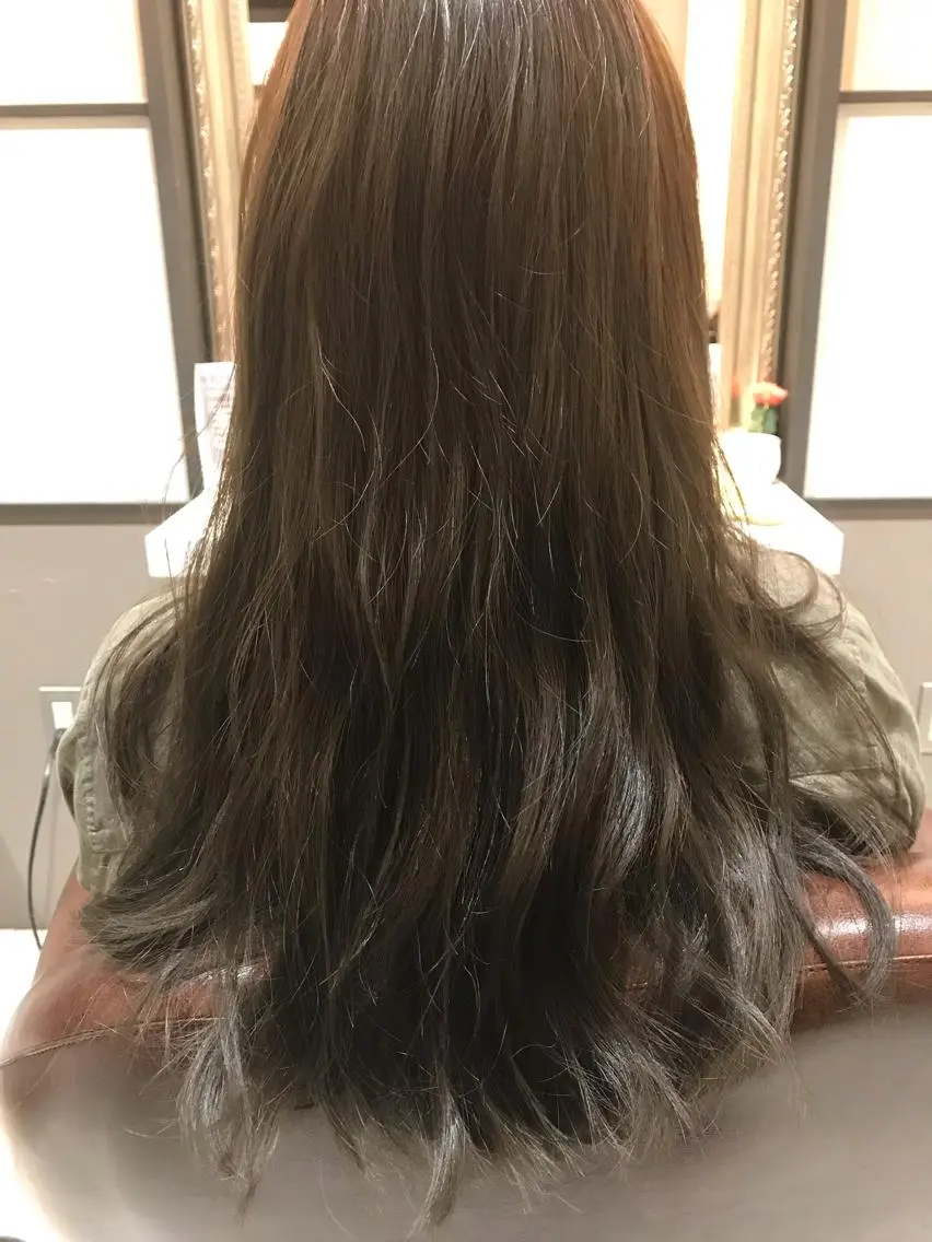 ロング カラー ヘアカラー トリートメント Avery SHINのヘアスタイル