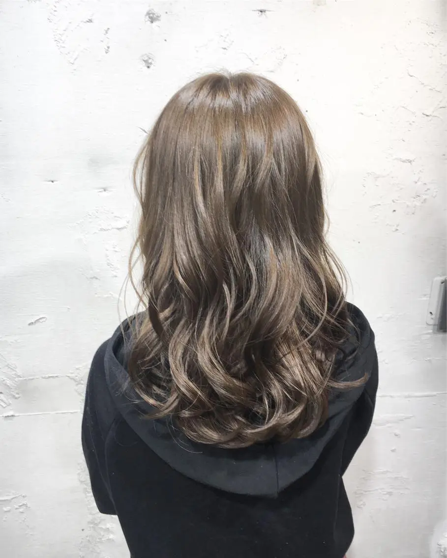 セミロング カラー ヘアアレンジ 透明感カラー フォギーグレージュ グレージュ 外国人風カラー ✨艶髪✨透明感✨ 山内大樹のヘアスタイル