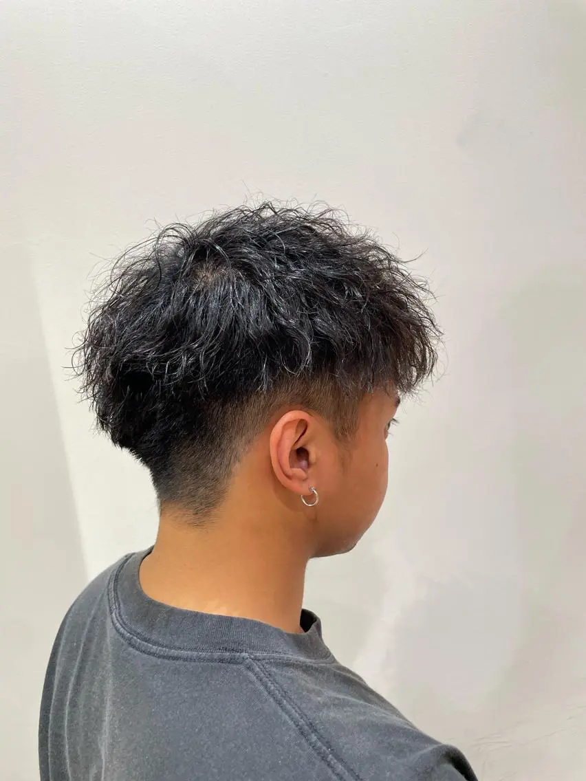 パーマ メンズ 流行デザイン特化 東方 舜のヘアスタイル