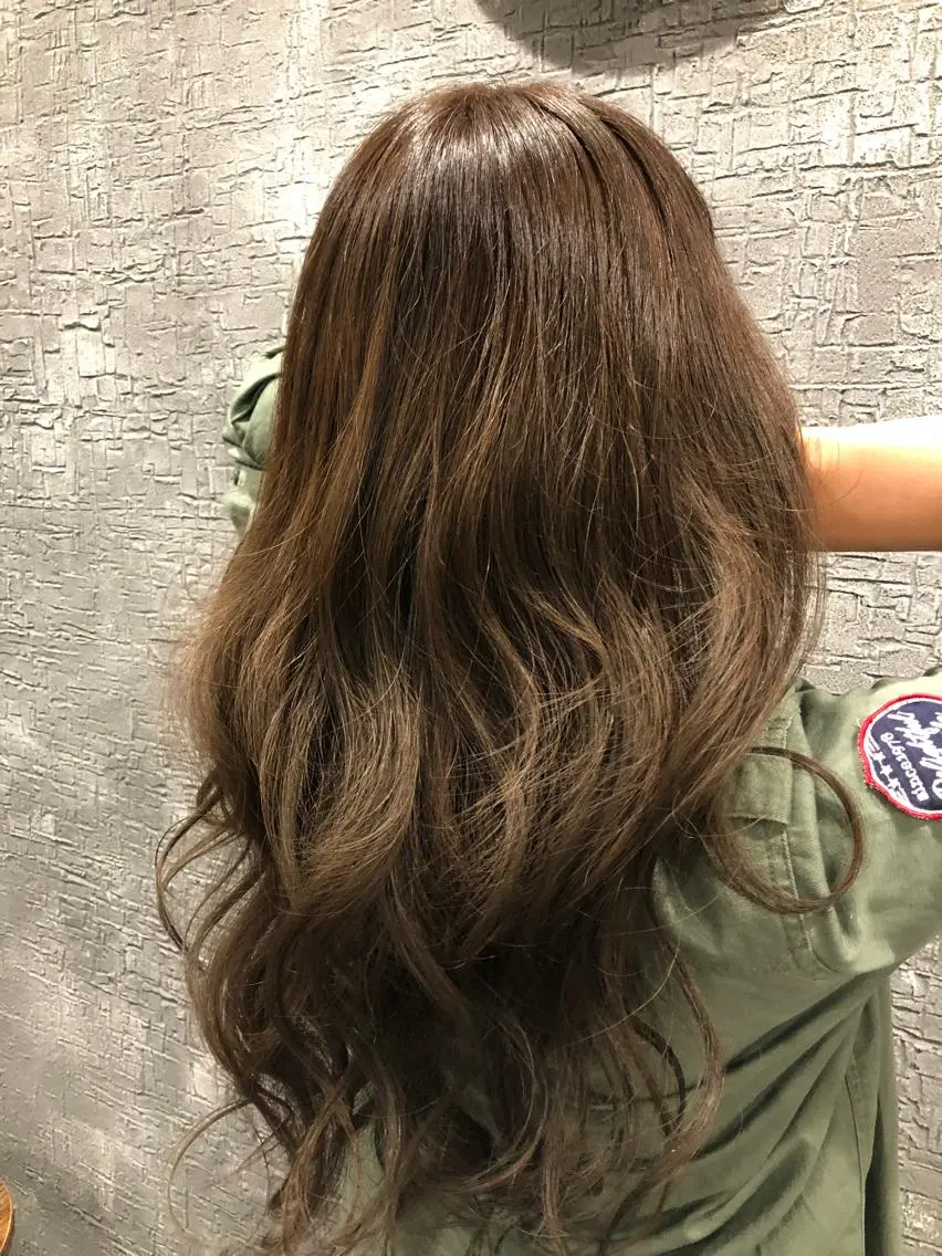 ロング カラー アッシュ ハイトーンカラー カット ヘアカラー トリートメント 川野 賢のヘアスタイル