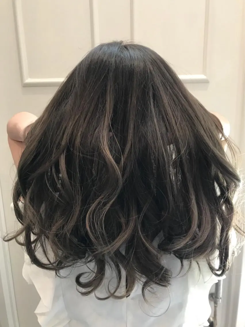 セミロング カラー ハイライトカラー ハイライト 🫟Blanco🫟 Color&Careのヘアスタイル