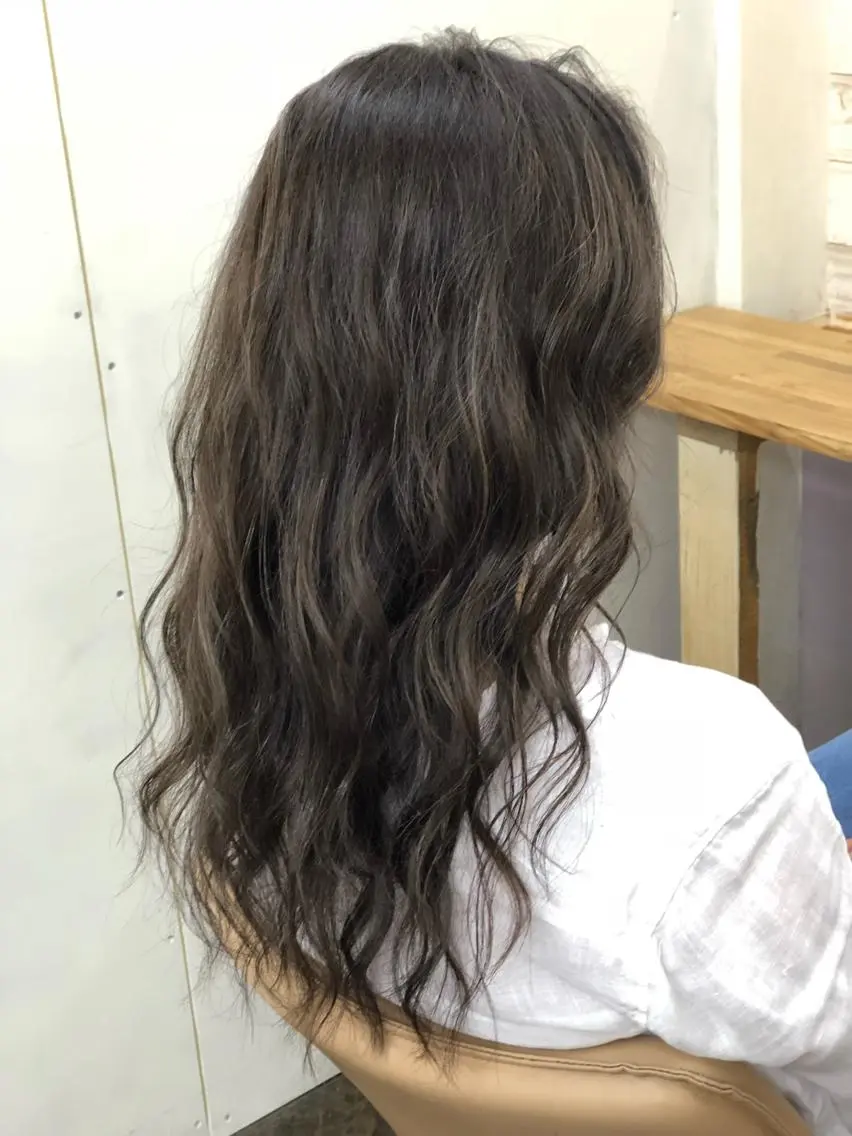 ロング カラー ヘアアレンジ アッシュ グレージュ メッシュ 枝毛カット&髪質改善 満足NO.1岡しゃんのヘアスタイル