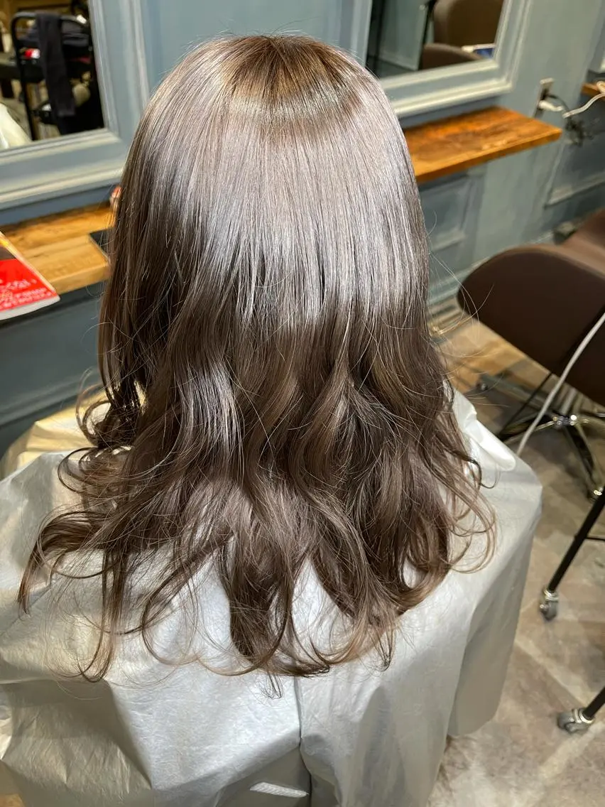 ロング カラー アディクシーカラー ブリーチ グレージュ ヘアカラー トリートメント 猪ノ原 弘子のヘアスタイル