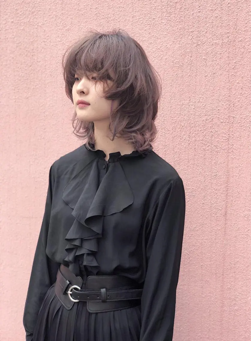 ミディアム カラー ブリーチ ブラウンカラー ピンクカラー ピンクブラウン ウルフカット カット ヘアカラー VIRETTA 【ヴィレッタ】のヘアスタイル