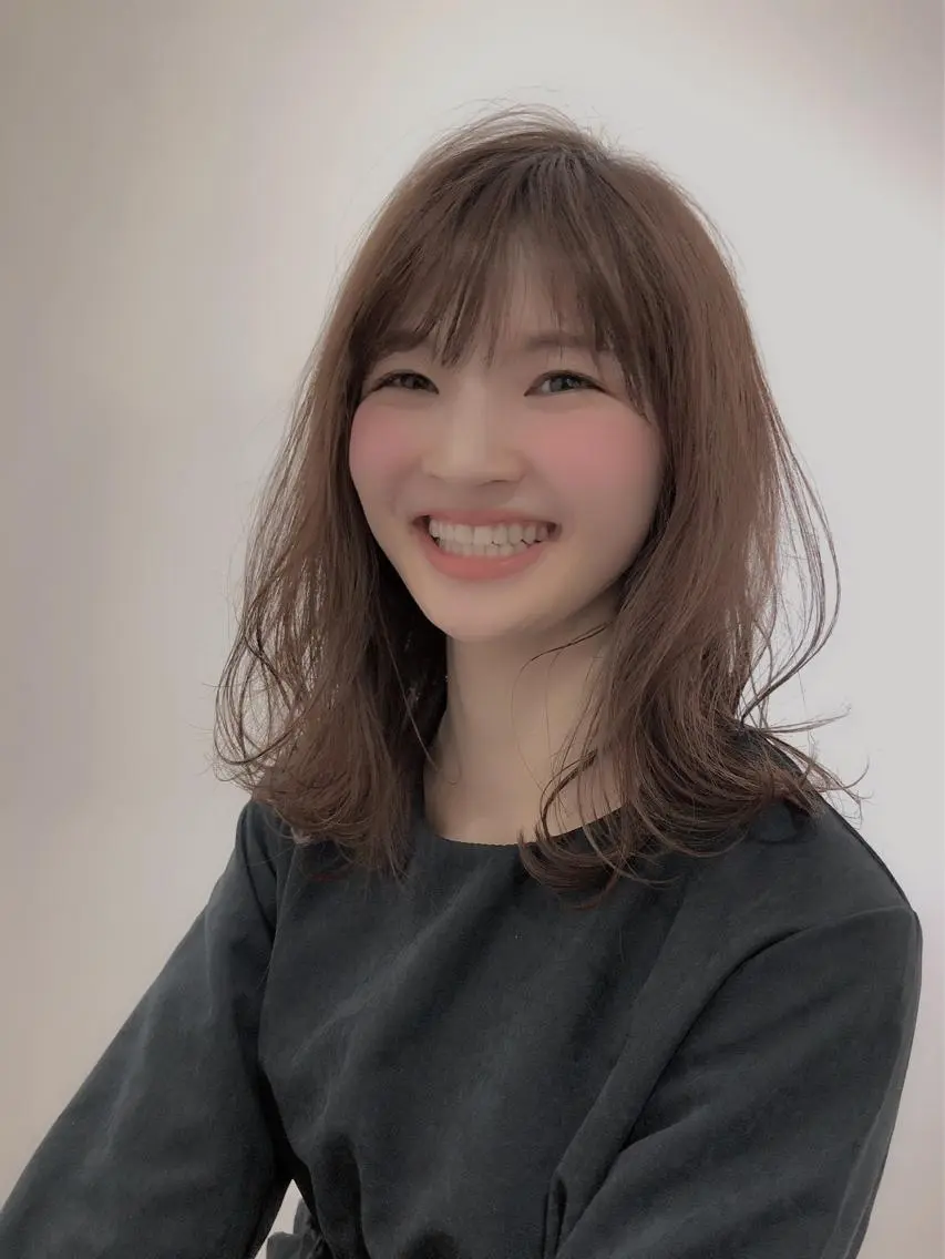 セミロング カラー パーマ 岡元 朗弘のヘアスタイル