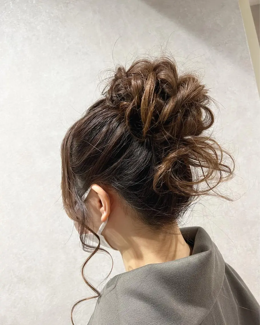 ロング カラー ヘアアレンジ お団子ヘア ロング ヘアセット 新宿color🐝 AYAKA🌈💖のヘアスタイル