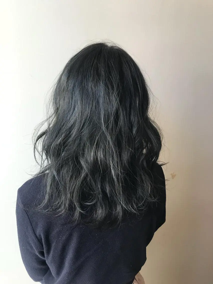 セミロング カラー アッシュ ブルーカラー ブルーアッシュ ヘアカラー トリートメント 🎊ルービック 京橋店💛のヘアスタイル